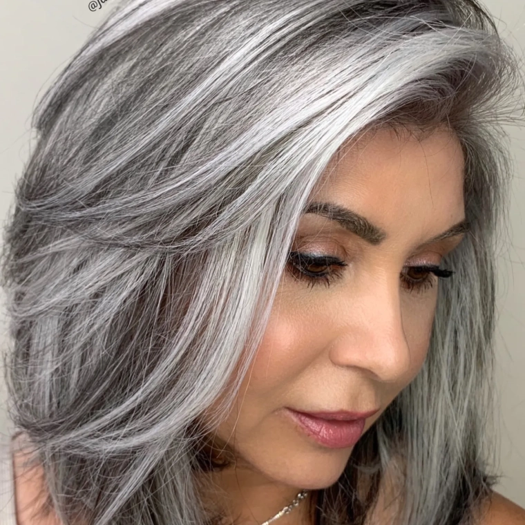 Quelles sont les meilleures coiffures pour les cheveux gris