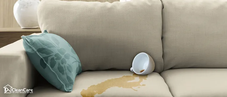 Comment faire partir le café du canapé et des tissus d'ameublement