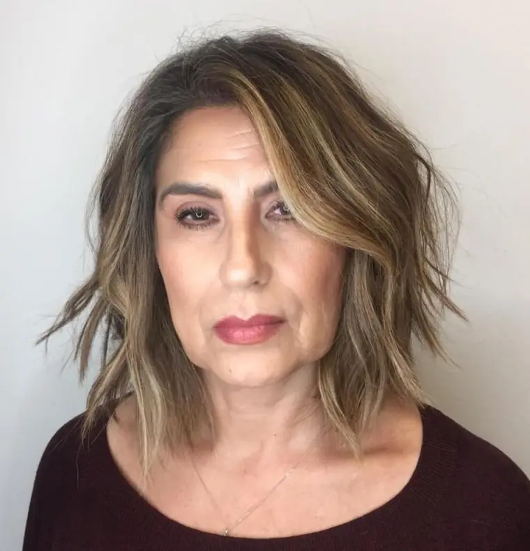 coloration grise femme cheveux court