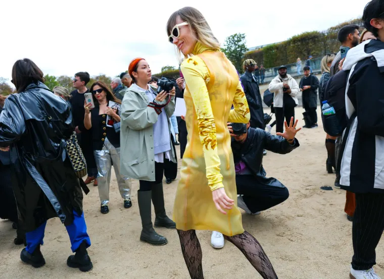 paris fashion week printemps jaune