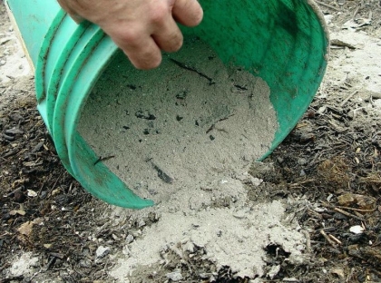 cendres de bois sur gazon utilisation