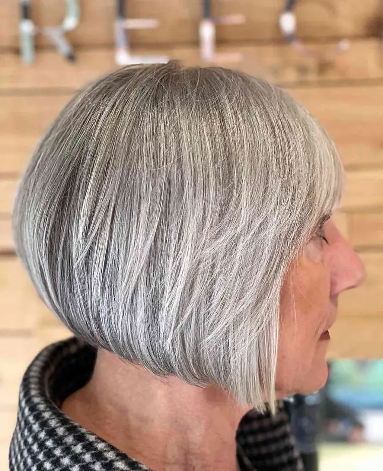 coupe tendance french bob cheveux gris femme 60 ans