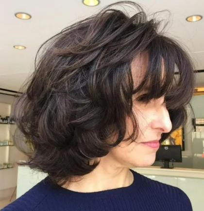 frange longue 50 ans cheveux ondulés