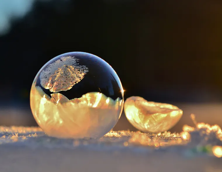Faire des bulles gelées quand il fait froid