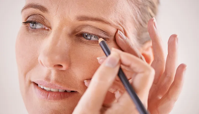 Jouez sur les yeux pour un relooking femme de plus de 50 ans