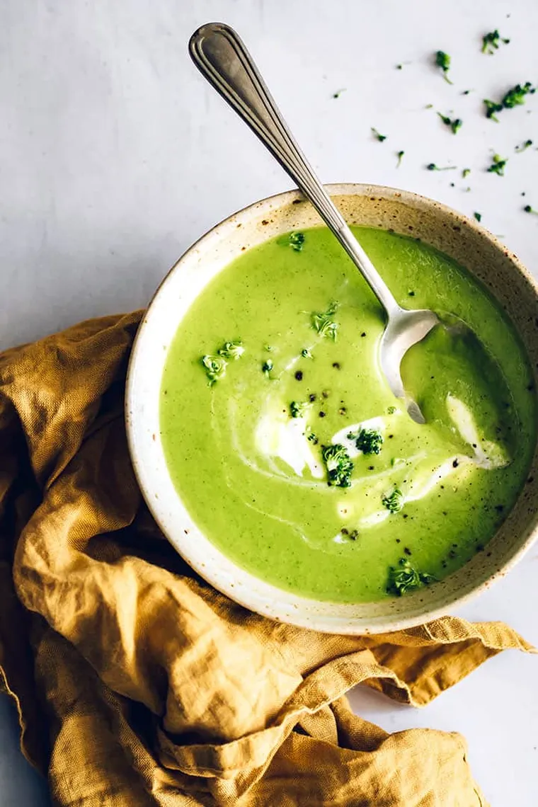 Les bienfaits de la soupe détox de légumes verts