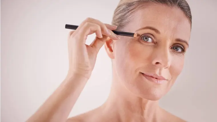 comment se maquiller les yeux après 50 ans