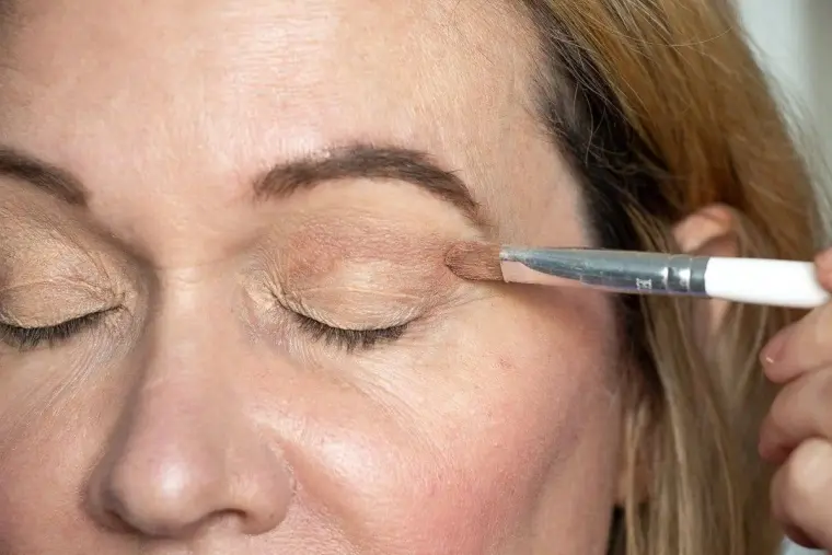 comment se maquiller les yeux après 60 ans effet lifting