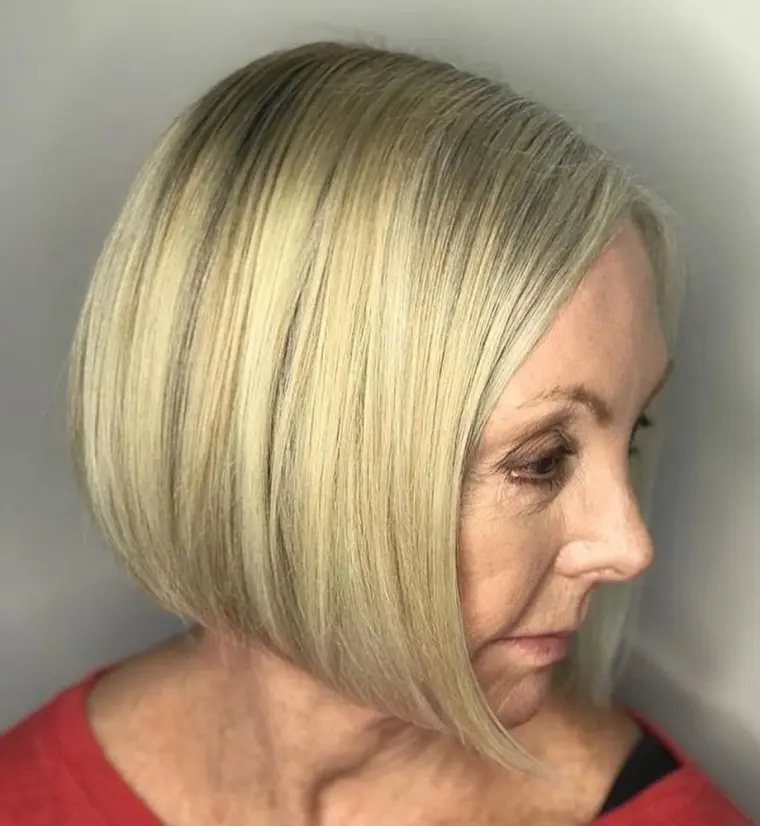 coiffure visage carré femme 60 ans coupe carré classique cheveux fins