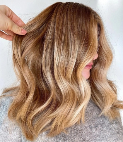 coloration tendance printemps 2023 ombré hair miel caramel