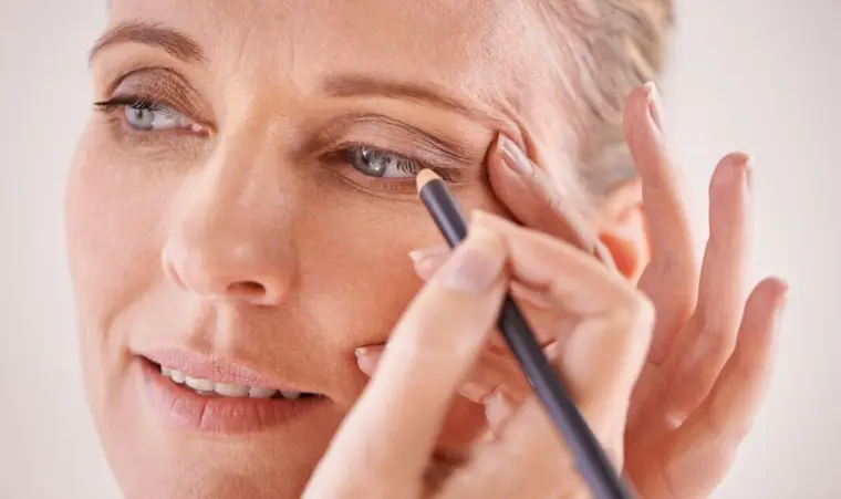 comment se maquiller les yeux à 60 ans
