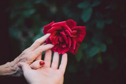 vernis à ongles à 70 ans rouge