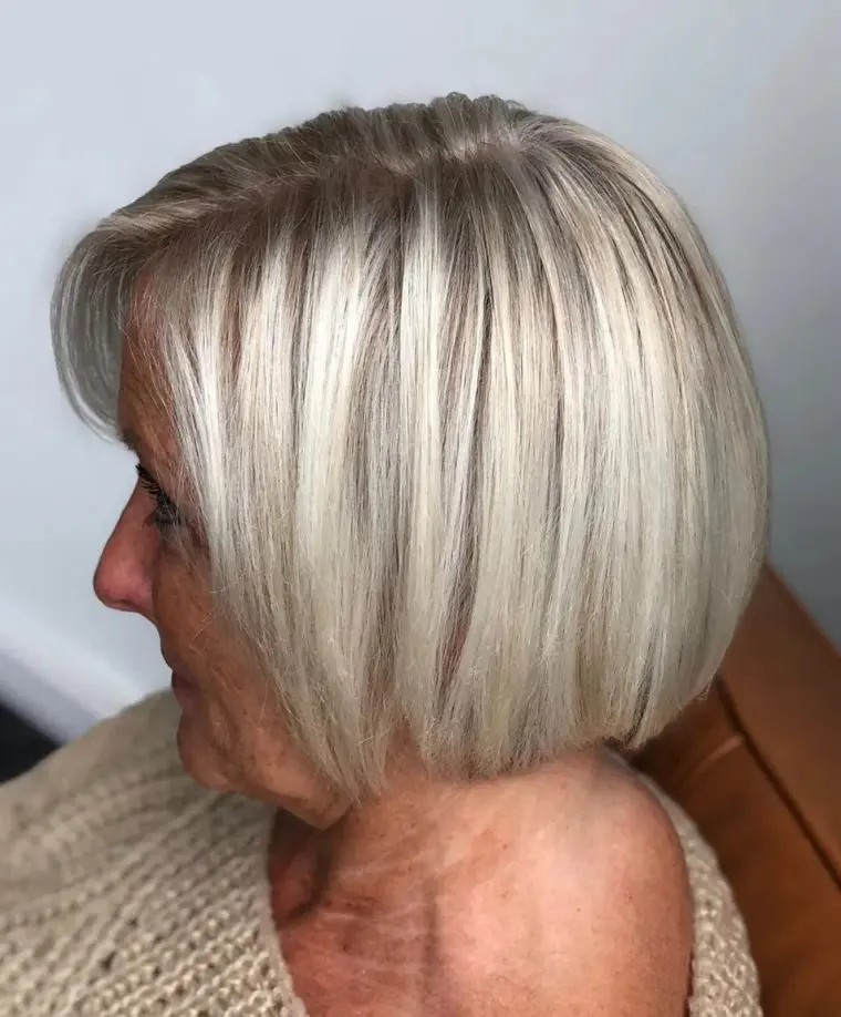 coiffure courte femme 65 ans carré court classique
