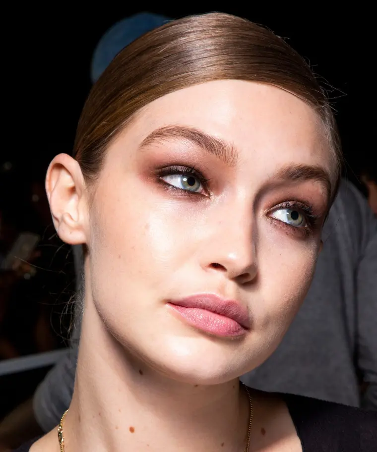 comment faire un maquillage yeux fumé printemps 2023
