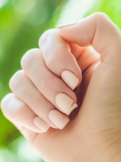 comment réparer un ongle en gel qui se décolle