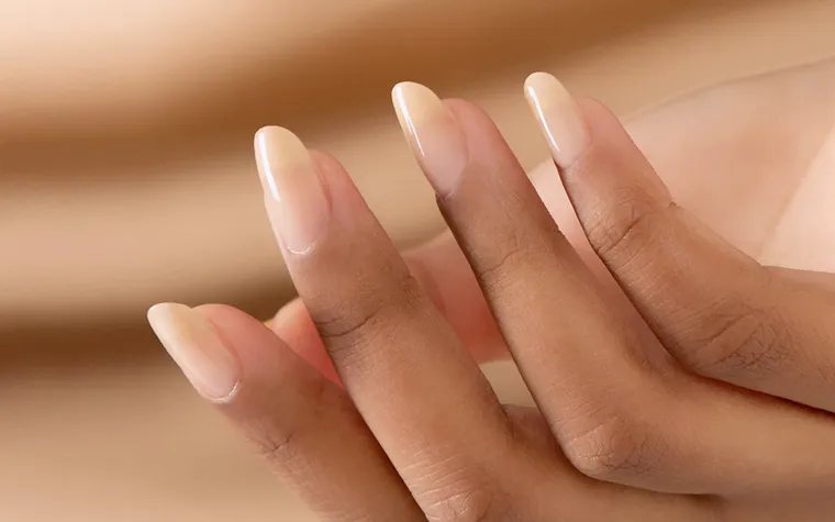 tendance ongles déco 2023 vanilla french