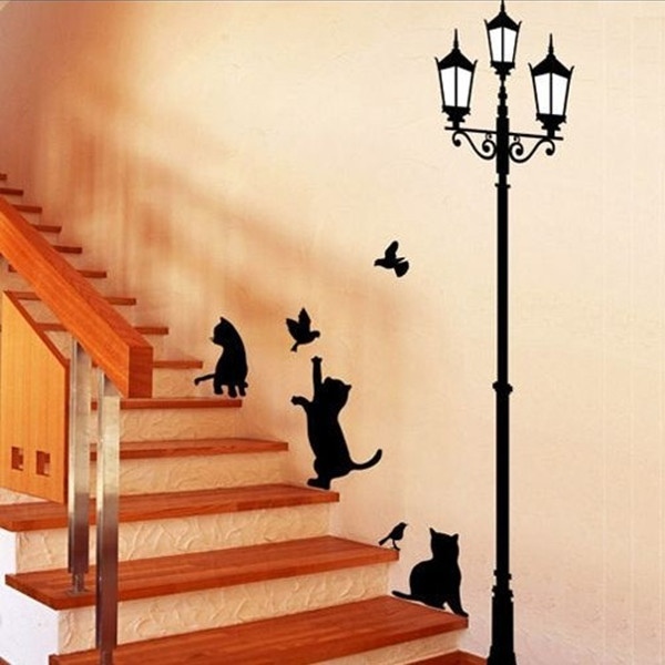 Déco murale sur l'escalier avec des chats