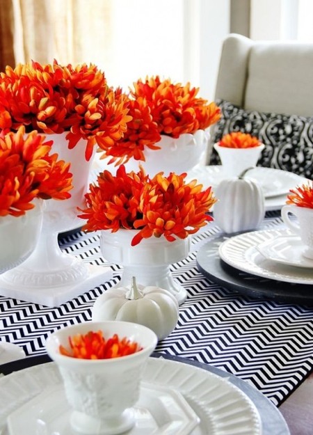 Fleurs oranges decoration salle à manger