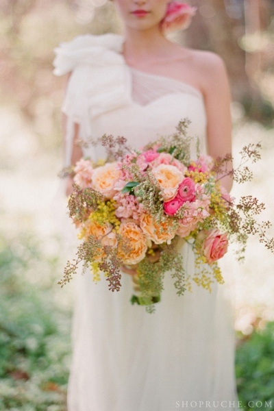 Joli bouquet de mariee fleurs de prairie