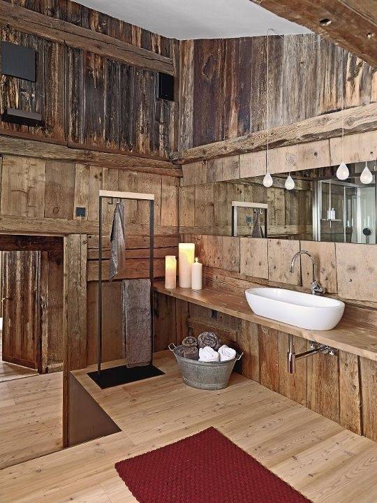 salle de bain rustique différentes essences bois mélangés
