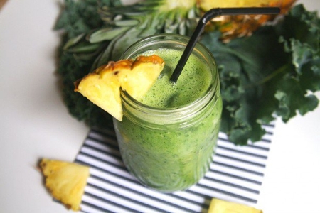 Smoothie aux fruits ananas