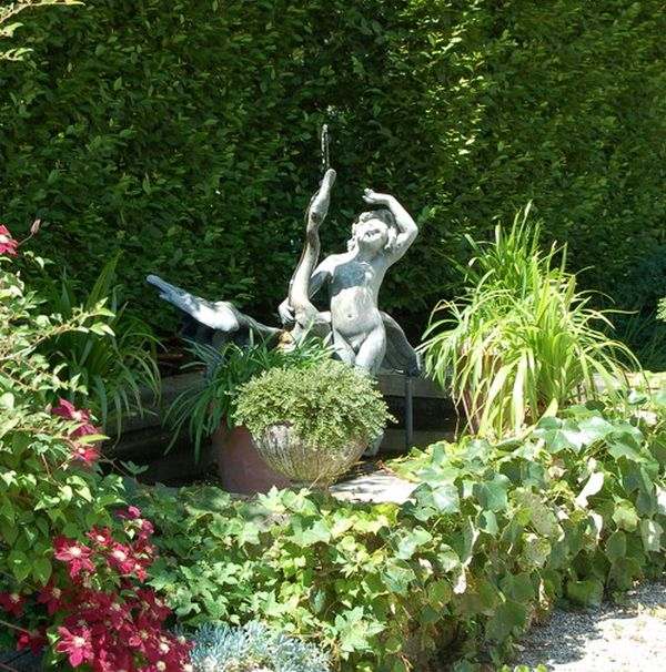 aménagement extérieur statue jardin