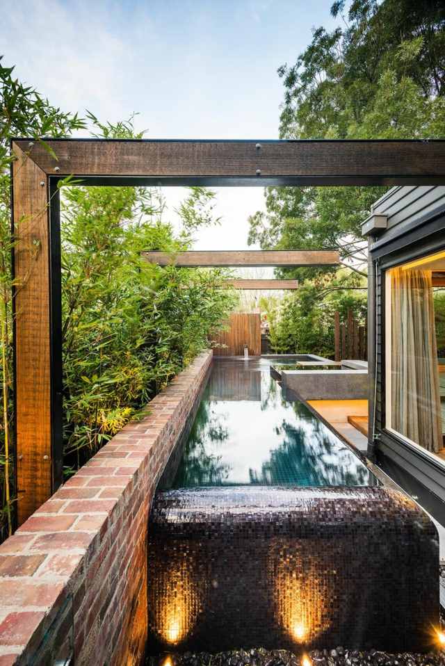 amenagement veranda bois design piscine