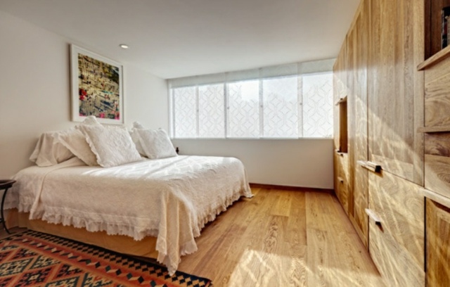 appartement design chambre coucher fenetre bande bois lumiere