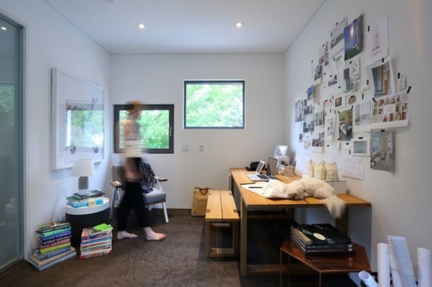 bureau à domicile petites fenêtres carrées
