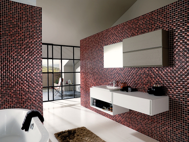 carrelage-salle-bains-mosaïque-murale-noir-rouge-mobileir-blanc-déco-originale carrelage salle de bains