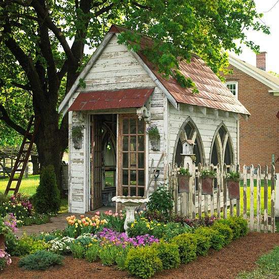 chalet de jardin design style gothique