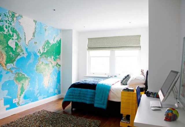 chambre-ado-garçon-grand-lit-décoration-murale-carte-monde