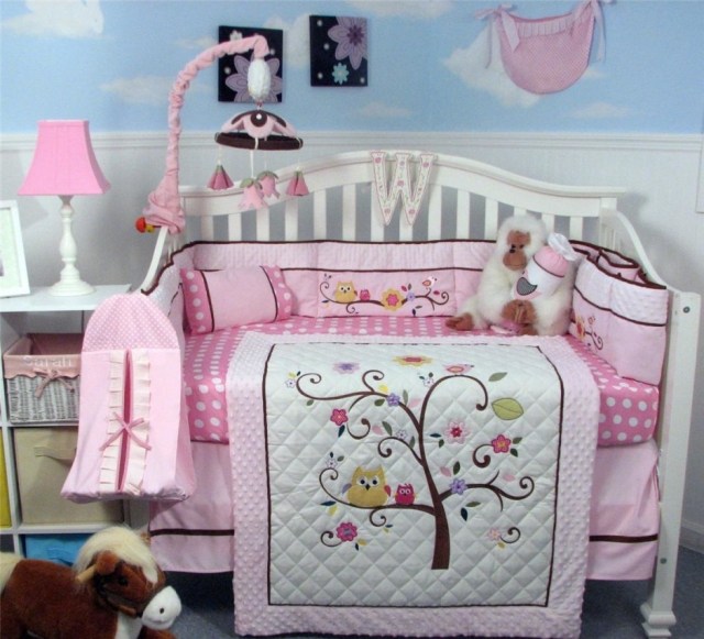 chambre-bébé-fille-idée-originale-linge-lit-couverture-sympa