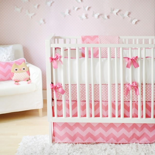 chambre-bébé-fille-idée-originale-linge-lit-rose-ruban