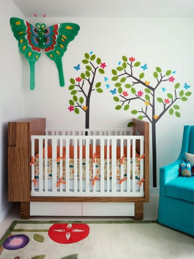 chambre-bébé-fille-idée-originale-papillon-mural