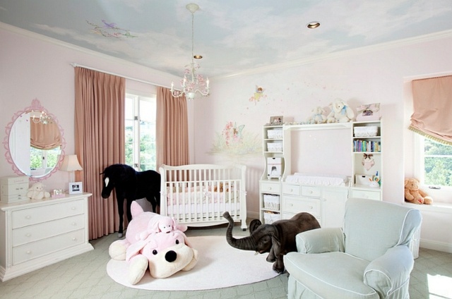 chambre bébé plafond peint nuage bleu rose