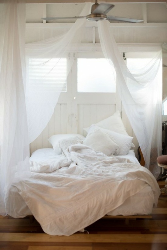 chambre coucher deco simple moustiquaire