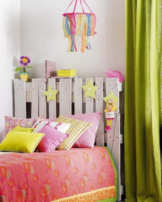 chambre d'enfant bois colorée