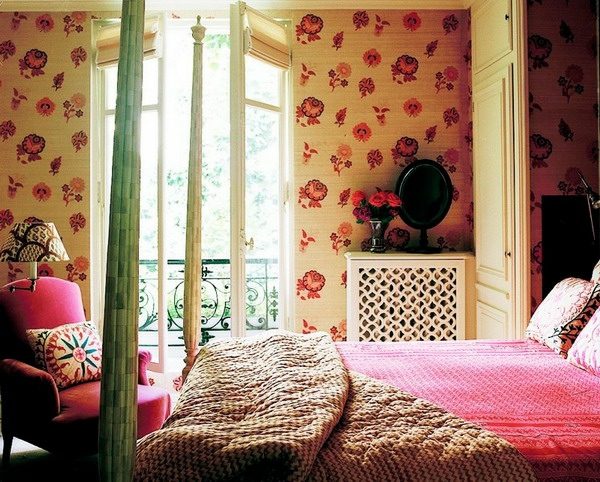 chambre fille motifs floraux papier peint