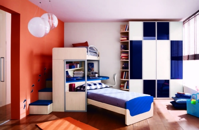 chambre-garçon-idée-de-décoration-originale-couleur-bleue-linge-lit