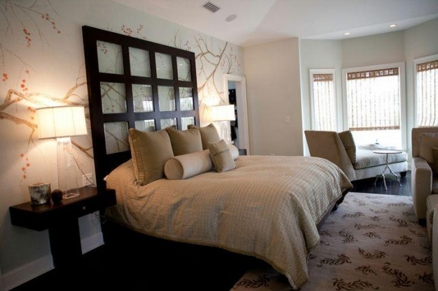 chambre-zen-idées-atmosphère-chambre-coucher-papier-peint-motifs-arbres-coussins-beige-lampe-poser chambre zen