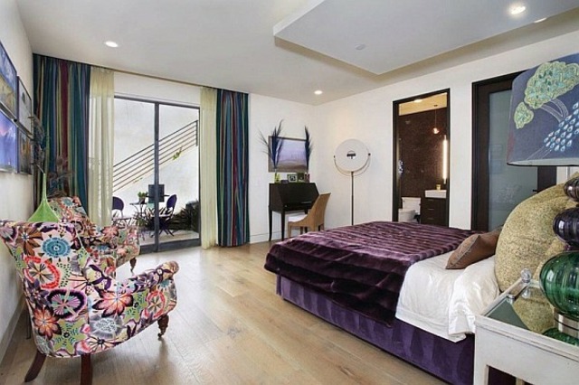 chambres coucher luxe kitsch californie fauteuil lit pourpre violet velours