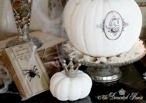 Décoration Halloween en blanc élégante et élaborée  Toussaint 