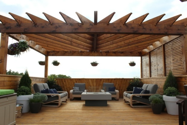 classique pergola toit terrasse jardin été maison canapé