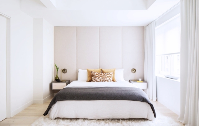 couleur-chambre-coucher-combinaisons-blanc-coussins-couleur-sable-motifs-tapis-shaggy-blanc couleur chambre
