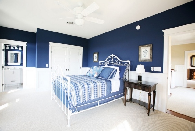 couleur chambre couleur-chambre-coucher-combinaisons-murs-bleu-foncé-moquette-blanche-accents-blanc-bleu