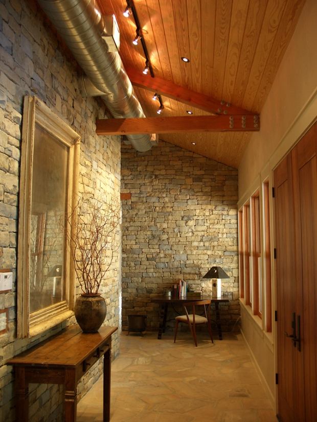 Couloir en briques et en bois pour un effet naturel mur intérieur