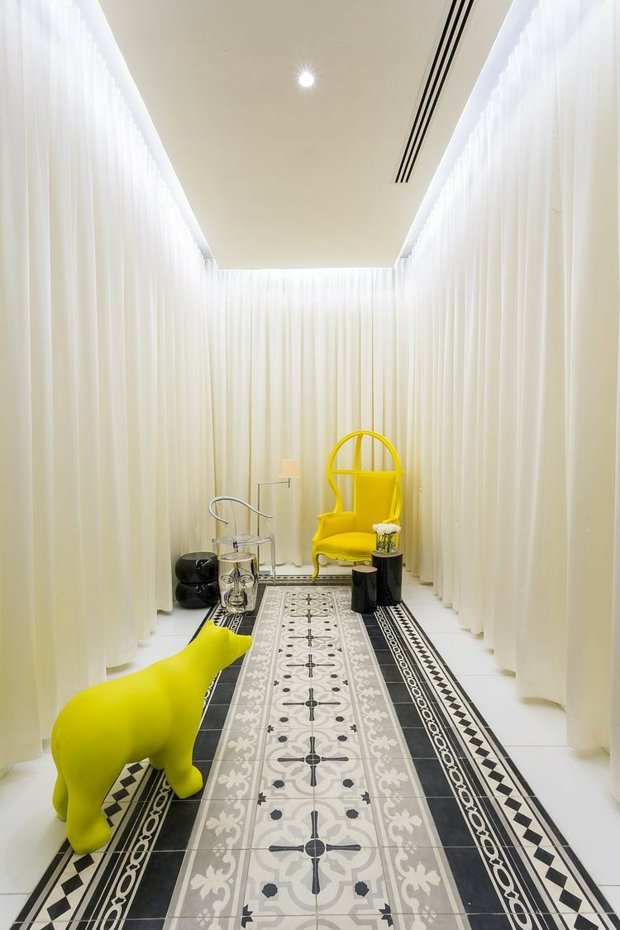 couloir excentrique objets jaunes