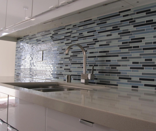 crédence de cuisine petits-carreaux-nunaces-bleues