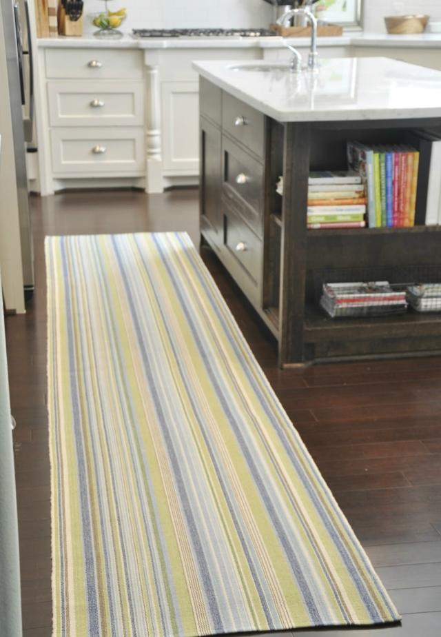 cuisine-tapis-motifs-rayures-forme-rectangulaire